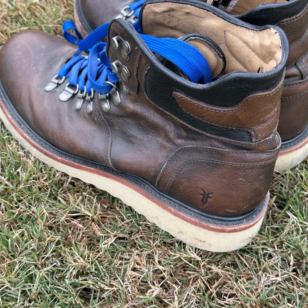 Men’s 11D Frye brown leather boots.